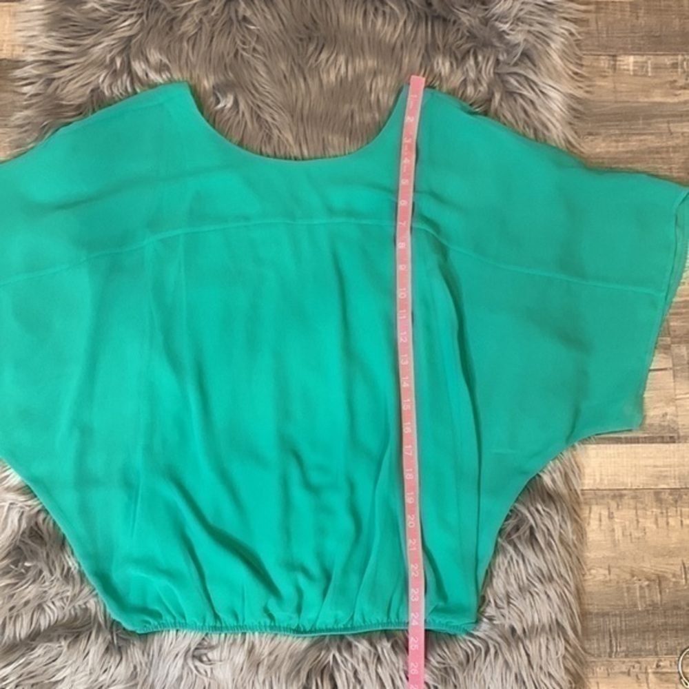 FREE with purchase! Express dolman blouson v-back top lined green S - Picture 7 of 10